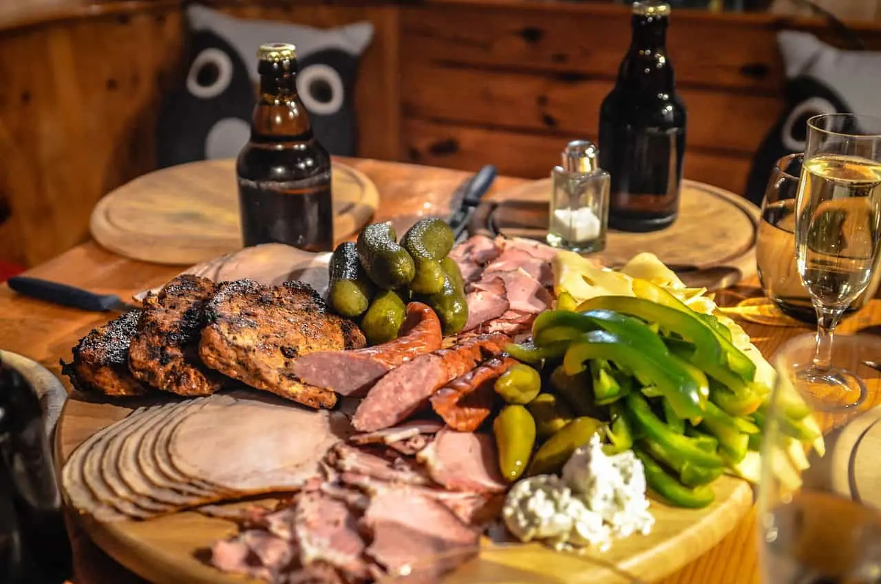 Se puede comer carne el sábado y domingo santo.