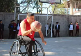 "Clínicas que Inspiran" arranca con éxito, llevan un mensaje de motivación y superación para los jóvenes de Navolato