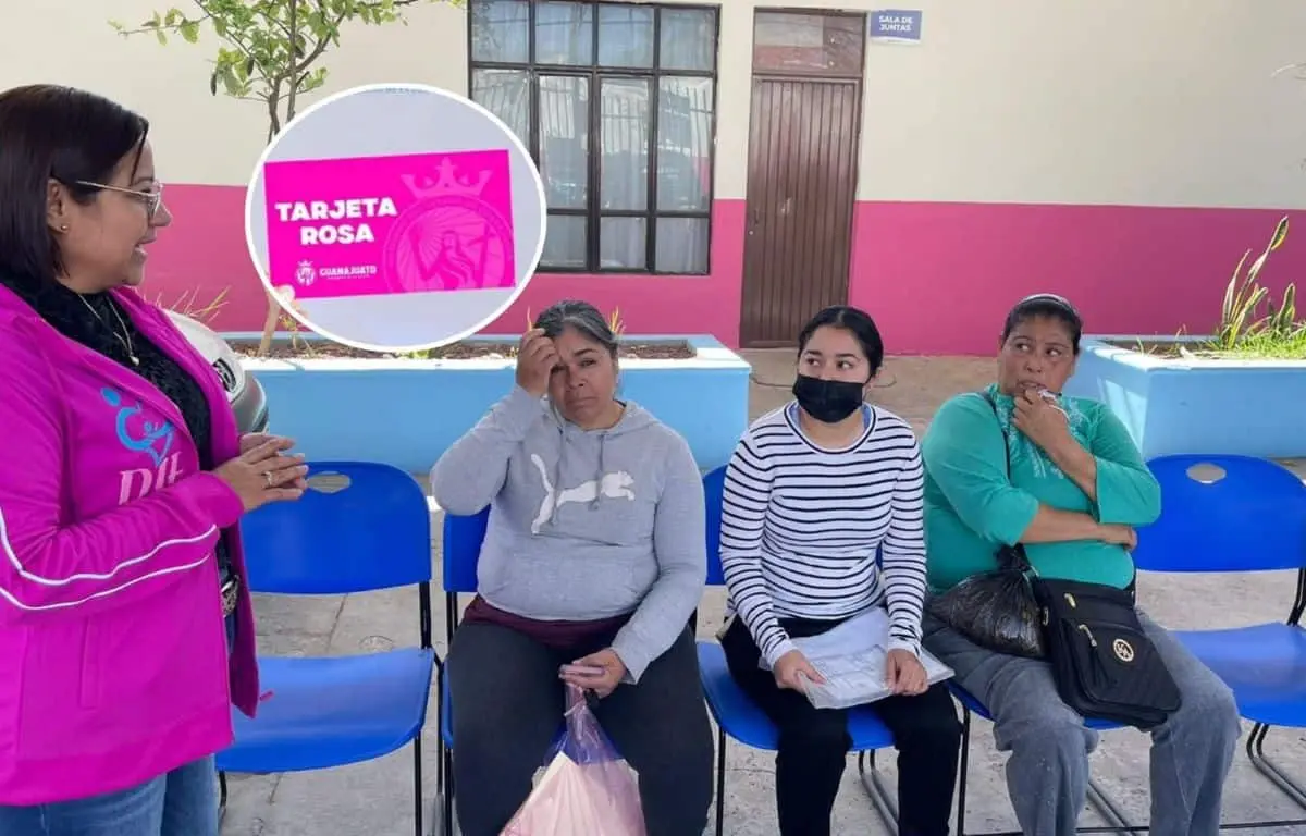 Por iniciar la primera entrega de la Tarjeta Rosa en Guanajuato. Foto: Cortesía