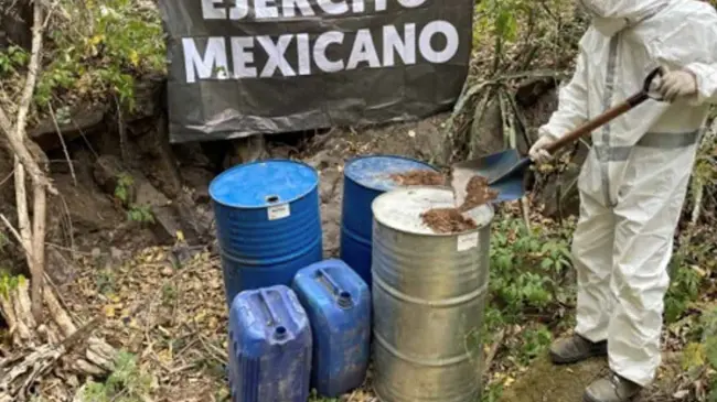En total se aseguraron más de 9 mil 500 litros de sustancias químicas. Foto: SSPC