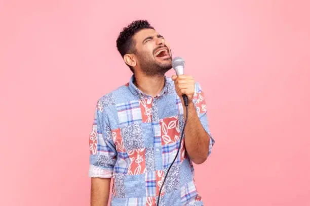 Aprovecha los distintos karaokes que estarán instalados en la CDMX. Foto: iStock. 