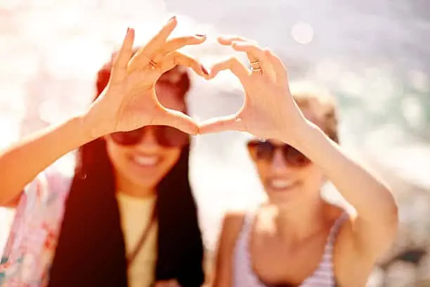 Pasa un buen día de San Valentín junto a tus amistades. Foto: iStock. 