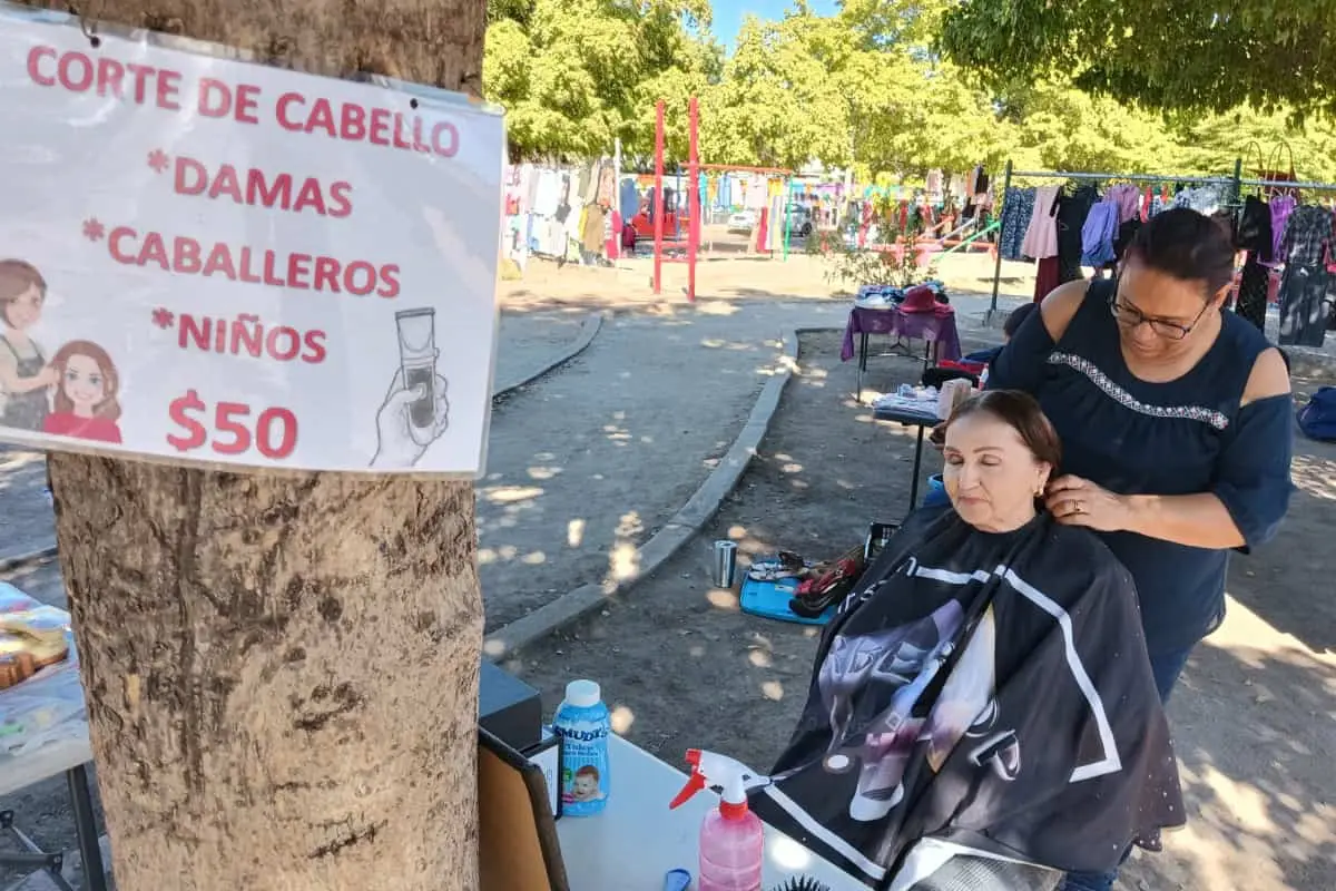 Con cada corte de cabello, Beatriz Rodríguez no solo mejora la apariencia de sus clientes, también fortalece el tejido social de su comunidad.