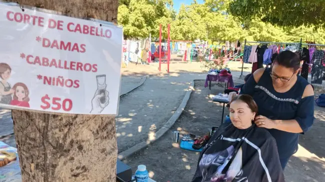 Con cada corte de cabello, Beatriz Rodríguez no solo mejora la apariencia de sus clientes, también fortalece el tejido social de su comunidad.