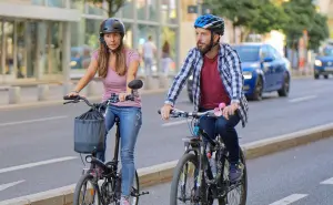 Llaveros rojos en bicicletas: ¿cuál es su propósito en Japón?