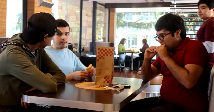 Los jóvenes tienen un espacio de esparcimiento sano. Foto: Cortesía.