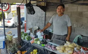 Don Pascual Espinoza es un ejemplo de constancia con su frutería en Culiacán