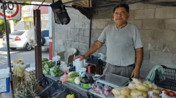 Don Pascual Espinoza es un ejemplo de constancia con su frutería en Culiacán