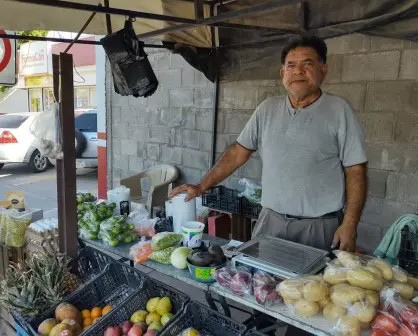 Don Pascual Espinoza es un ejemplo de constancia con su frutería en Culiacán