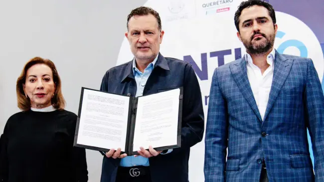 Mauricio Kuri propone ley para restringir redes sociales a menores en México.
