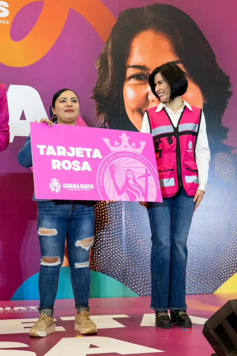 Mil pesos recibirán con la Tarjeta Rosa en Guanajuato. Foto Cortesía