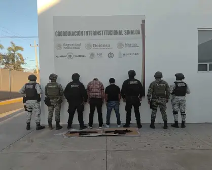 Intentan huir en Culiacán, chocan y los detienen con fusiles AK-47 y AR-15