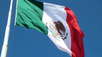 ¿El Día de la Bandera es un día festivo en México?