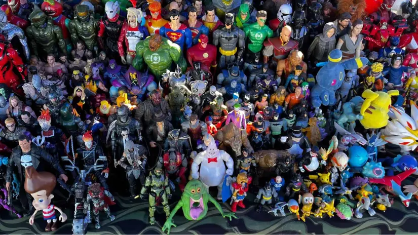 En este bazar se encuentra cualquier cantidad de personajes y figuras que se estén buscando.