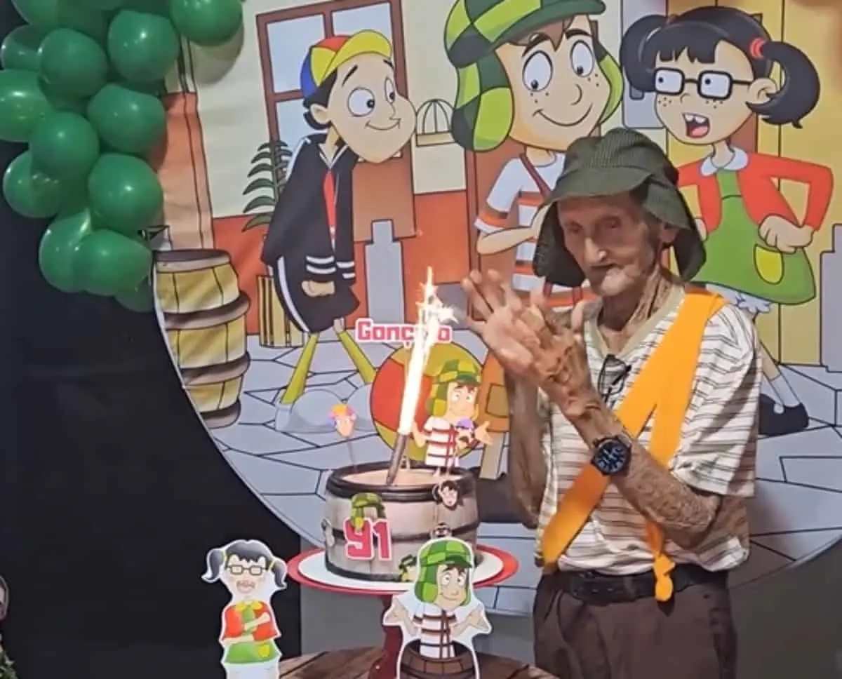 El abuelito, originario de Brasil, dejó en claro su pasión por El Chavo del 8. Foto: Captura de video