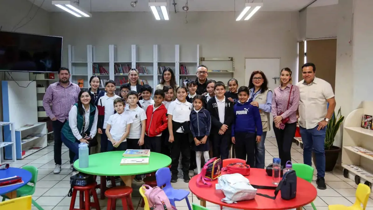 Fomentando el amor por el arte y la lectura, alumnos de la primaria Revolución Mexicana disfrutan de una visita guiada al Centro Cultural Genaro Estrada.