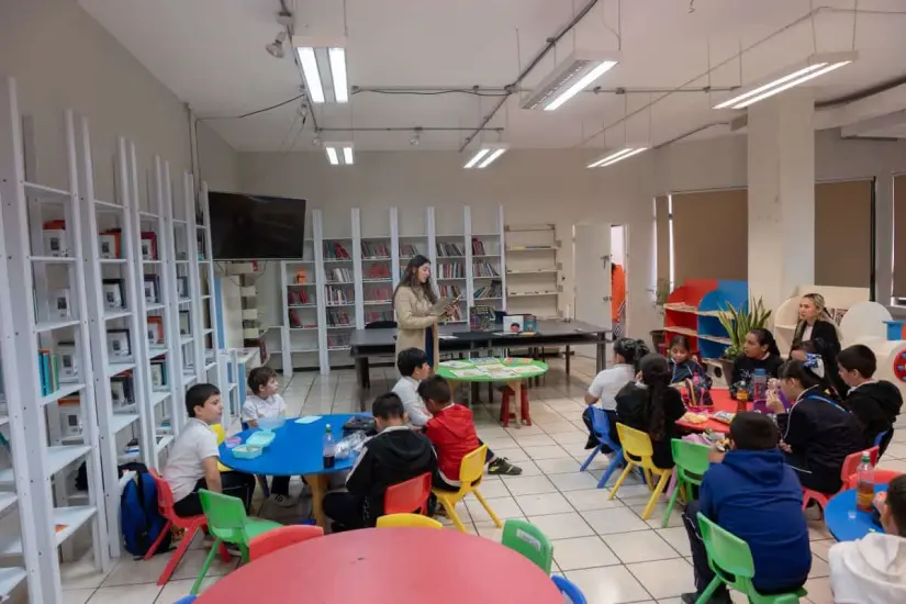 Estudiantes de la primaria Revolución Mexicana disfrutan de una visita al Centro Cultural Genaro Estrada en Culiacán