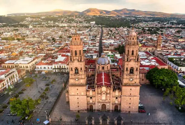 Descubre las nuevas rutas de Volaris en Michoacán. Foto: iStock. 