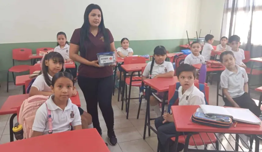 Con un kit de primeros auxilios en cada grupo, las maestras sabrán cómo actuar en caso de una emergencia.