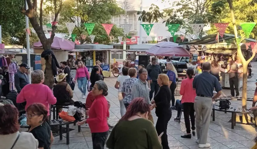 Cada semana se vive un ambiente festivo en la Plazuela Álvaro Obregón, en pleno Centro de Cuilacán.