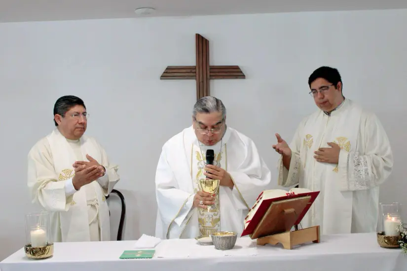 Monseñor Jesús José Herrera Quiñones ofició una misa en el Centro Gerontológico del Carmen.