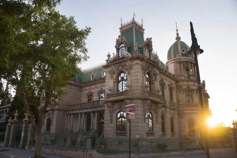 Conoce los hermosos edificios que se encuentran en el Centro Histórico de Chihuahua. Foto: escapada.mx. 