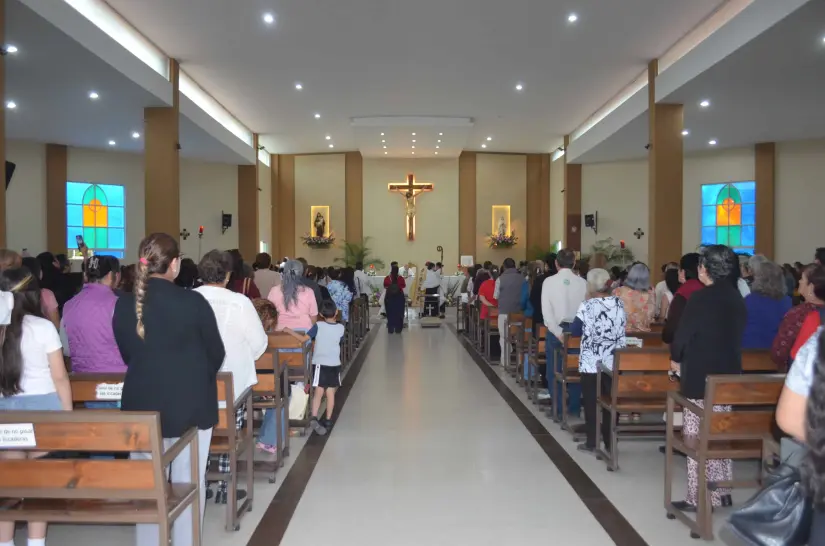 Con alegría y paz social, en la colonia 21 de Marzo, celebran a la Virgen de Lourde