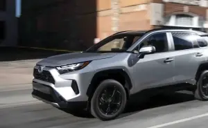 Toyota RAV4 2025 llega a México: precios, versiones y características del SUV más vendido