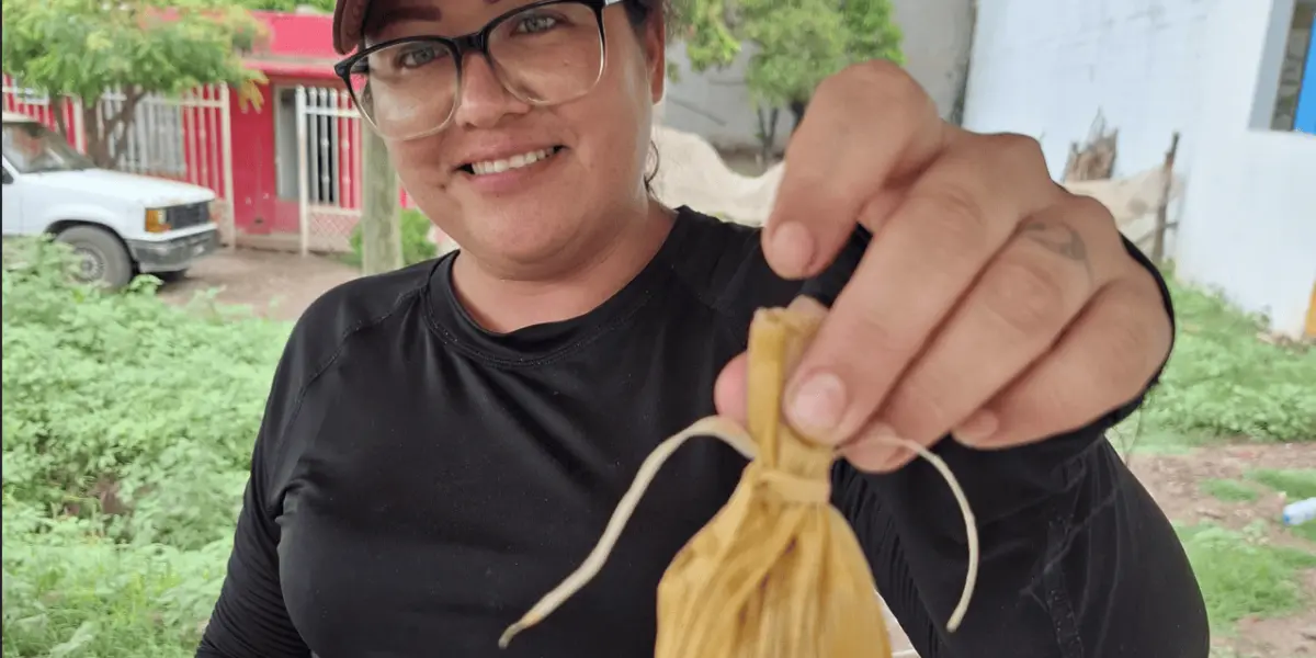 Rosario Luna siempre sale con buen ánimo a vender sus tamales en La Palma.