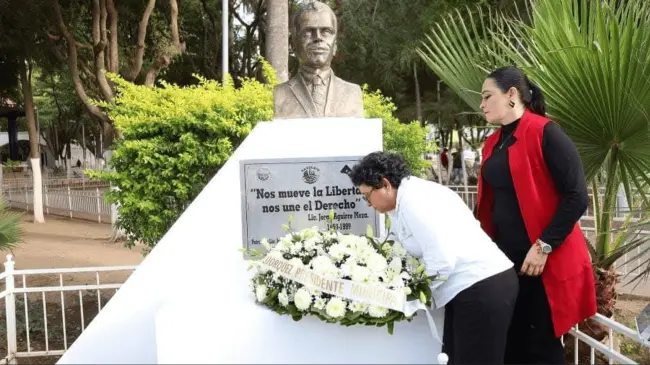 El Lic. Jorge Aguirre recibió un homenaje por su labor en la defensa de los Derechos Humanos.