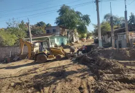 ¡Un paso hacia el progreso! Pavimentación de calle en la colonia 5 de Febrero en Culiacán causa esperanza en los habitantes