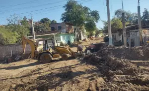 ¡Un paso hacia el progreso! Pavimentación de calle en la colonia 5 de Febrero en Culiacán causa esperanza en los habitantes