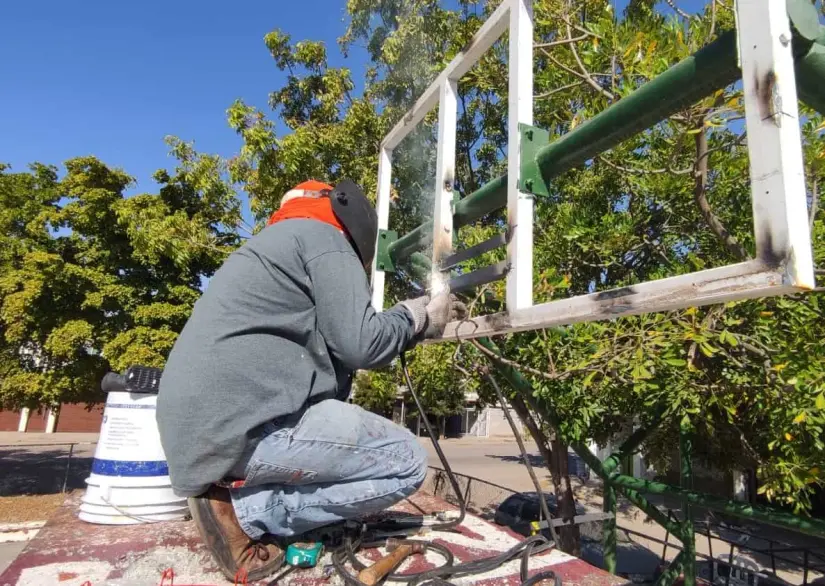 Rehabilitan cancha de usos múltiples en Prados del Sur en Culiacán