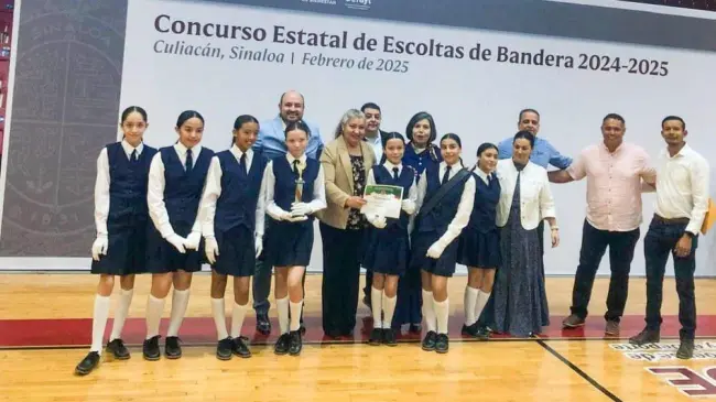 Con disciplina y civismo, Primaria Lázaro Cárdenas brilla en el concurso de escoltas que se organizó en el Parque Revolución en Culiacán.