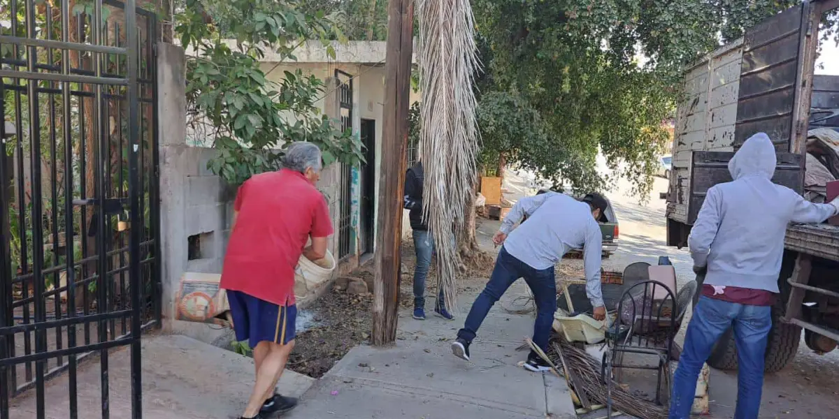 Eliminación de cacharros en la colonia Independencia mejora la salud pública en Culiacán.