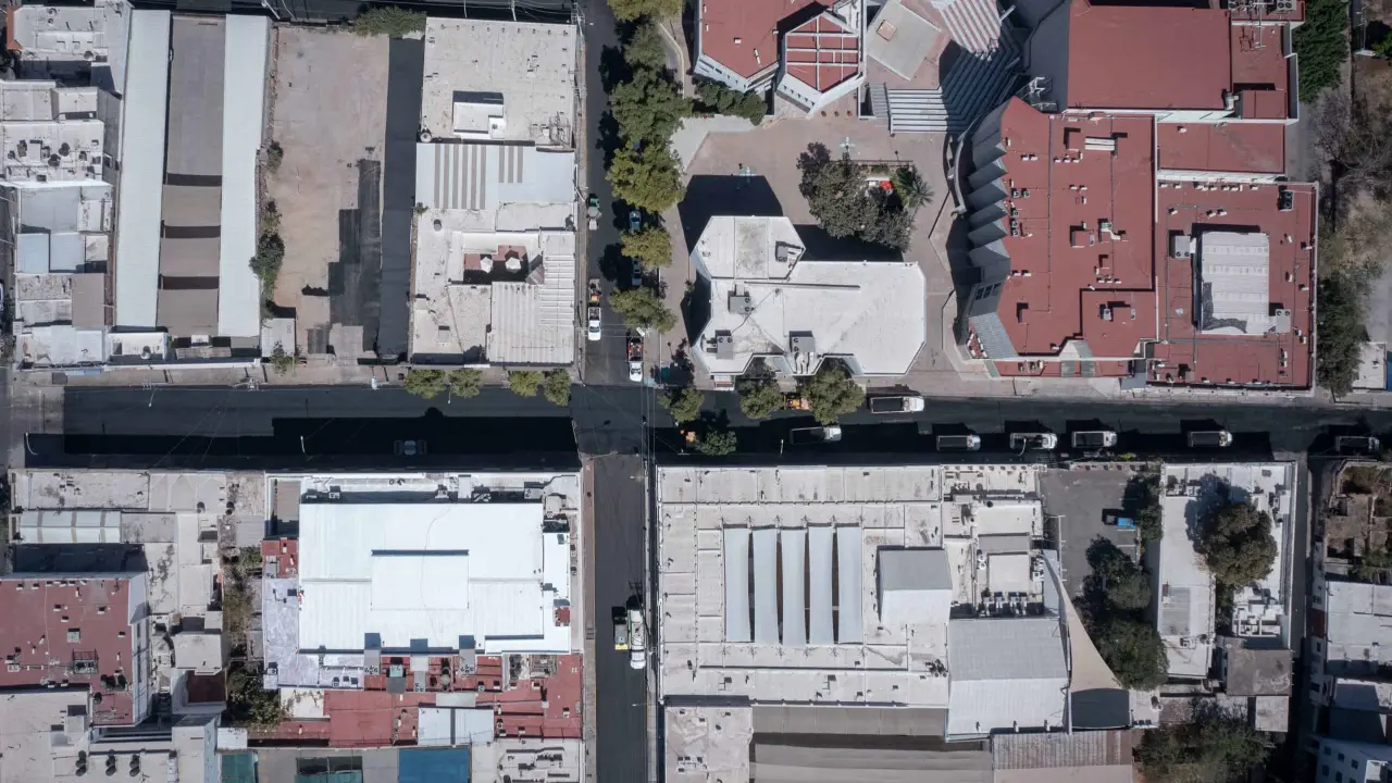 Culiacán optimiza la infraestructura vial con el reencarpetado de la calle Rafael Buelna.