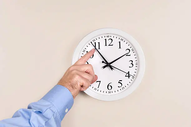 El horario se estará adelantando próximamente. Foto:iStock. 