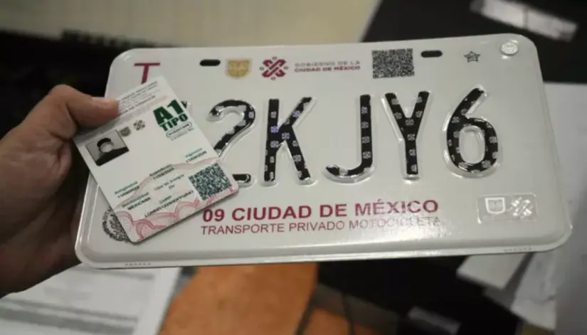 Placas de la Ciudad de México. Foto: Semovi