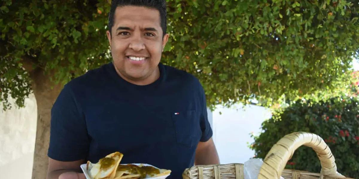 Manuel Alejandro Vázquez de la Cruz cada día sale de su domicilio para vender sus taquitos de canasta en Valle Alto y La Conquista. Fotos: Lino Ceballos.