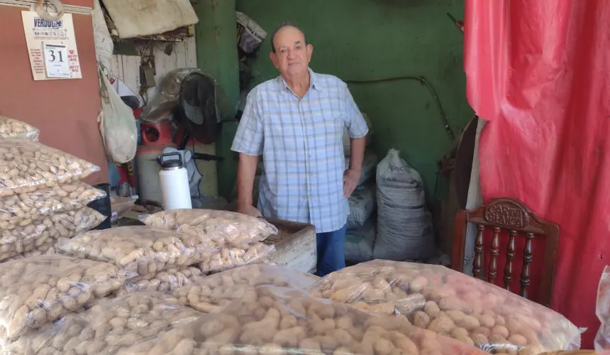 Antonio Izabal es un emprendedor cacahuatero, que con dedicación trabaja en la Cacahuatería San Román.