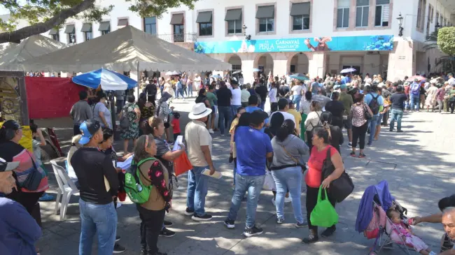 Entrega de boletos gratuitos para los conciertos del Carnaval Mazatlán 2025.