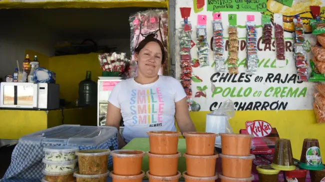 Mariana Valenzuela tiene su negocio denominado Tortillas Las Güeritas en la colonia Esthela Ortiz, por Hilario Medina, casi esquina con Terrones.