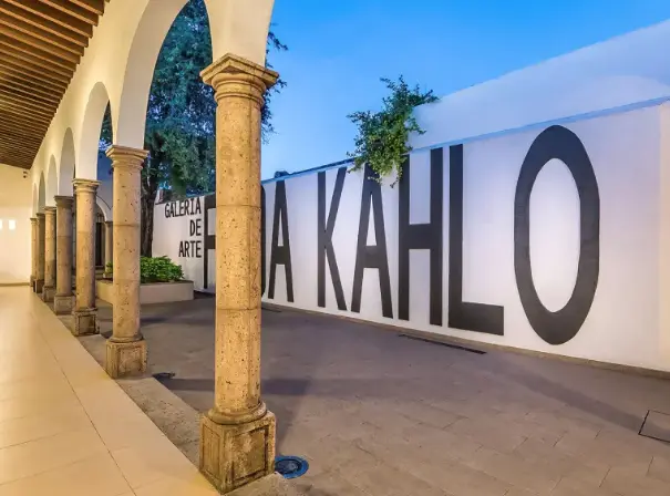 Patio de Galería de Arte Frida Kahlo en Culiacán. 