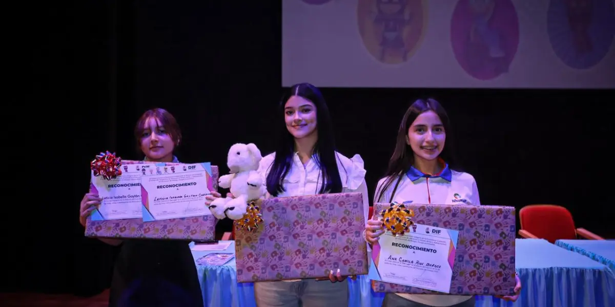 Ana Sofía Quintana Vega, ganadora del Niño Impulsor de la Transformación 2025, junto con Ana Camila Ríos León y Leticia Gaytán Cárdenas, quienes obtuvieron el segundo y tercer lugar respectivamente, fueron premiadas con laptops como parte de su reconocimiento por su destacada participación