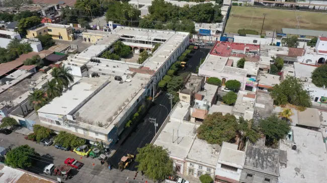 El Gobierno Municipal de Culiacán implementa mejoras viales en Culiacán con el reencarpetado de la calle Rodolfo G. Robles.