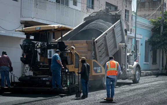 Siguen los trabajos de reencarpetado en distintas calles del centro de Culiacán