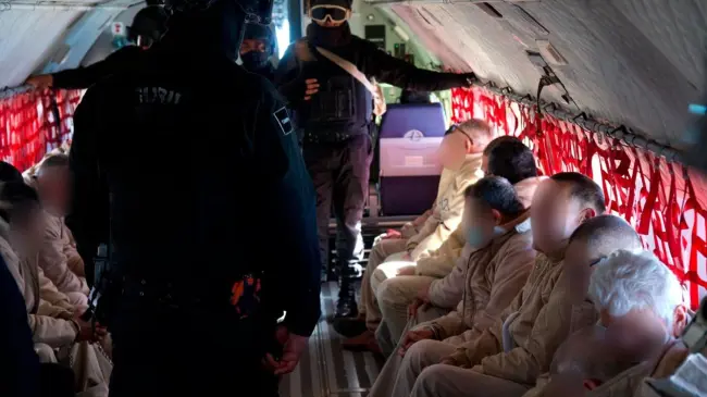 Narcotraficantes mexicanos extraditados a Estados Unidos.