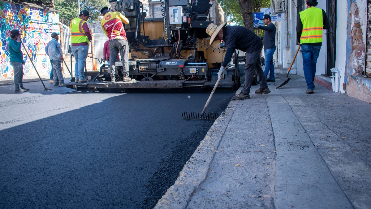 La rehabilitación de la avenida Antonio Rosales forma parte de un programa integral de mantenimiento urbano que busca optimizar el tránsito y garantizar vialidades en óptimas condiciones en Culiacán.