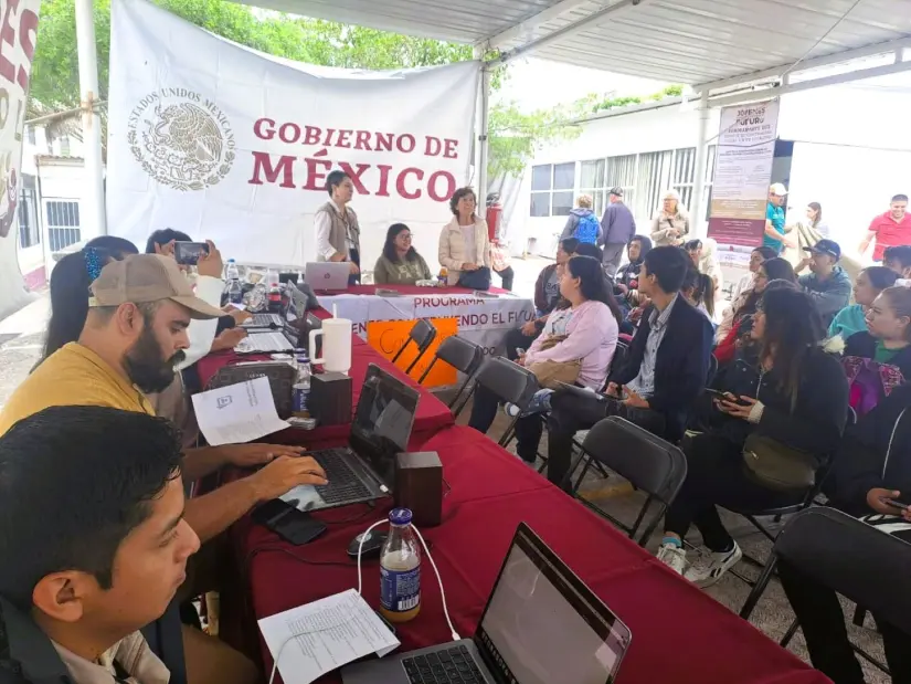 En marzo inicia la entrega de tarjetas de las Beca Benito Juárez de preparatoria. Foto: Cortesía