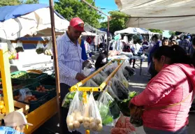 Antonio Rodríguez, con venta de verduras a bajo precio alimenta a Villa Juárez